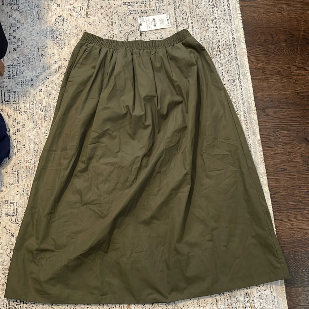 ZARA SKIRT - NEW, unworn. Runs big